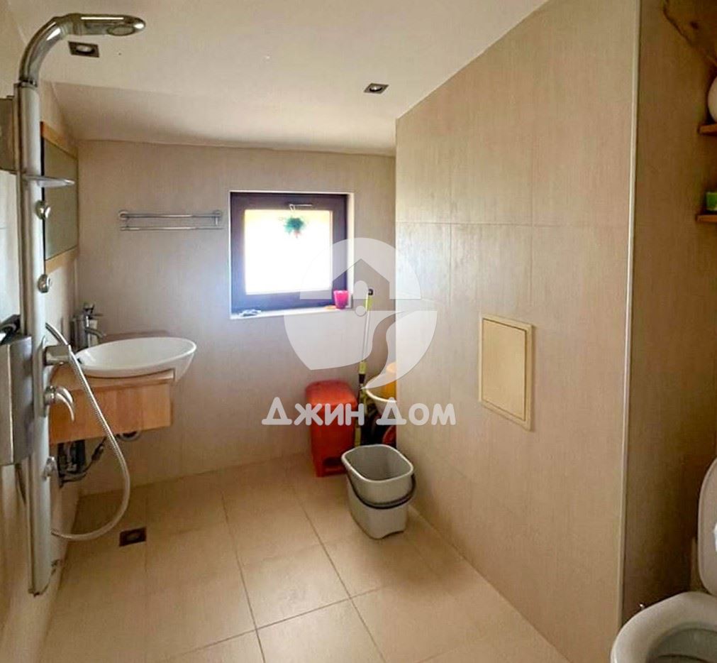 Просторна триетажна къща с ГАРАЖ в кв. Банево, гр. Бургас - 0