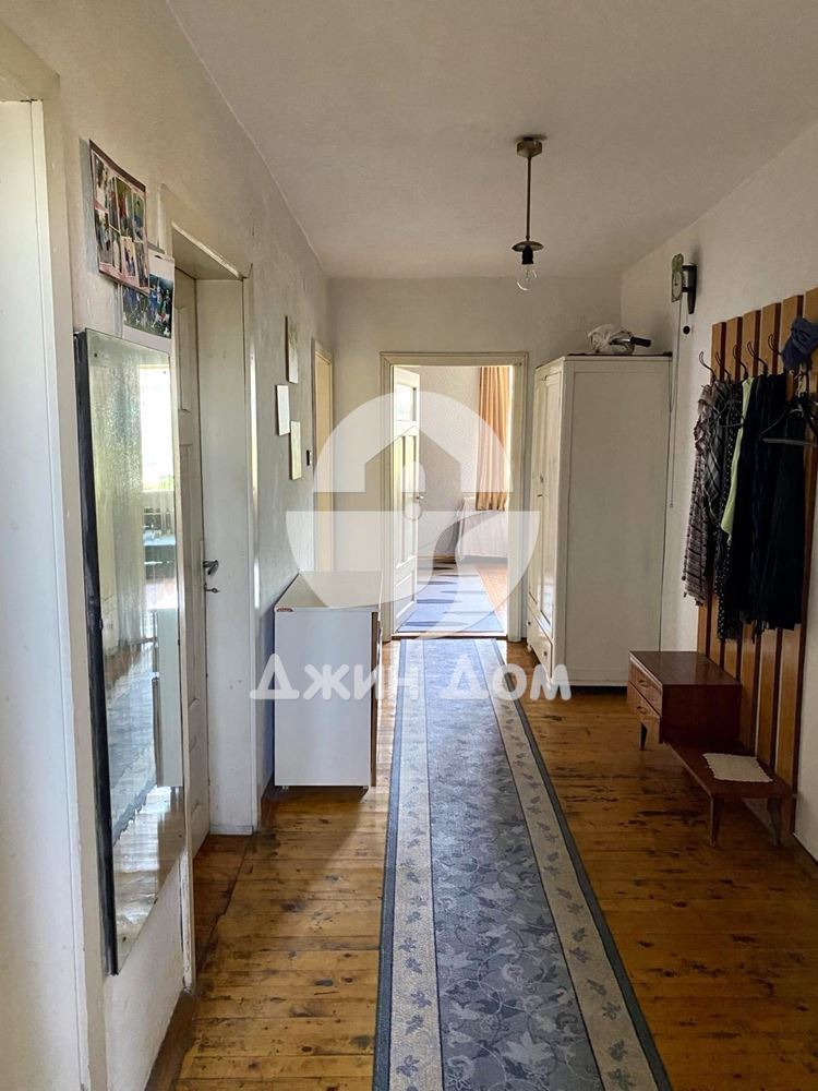 Двуетажна къща с двор в гр. Айтос - 0