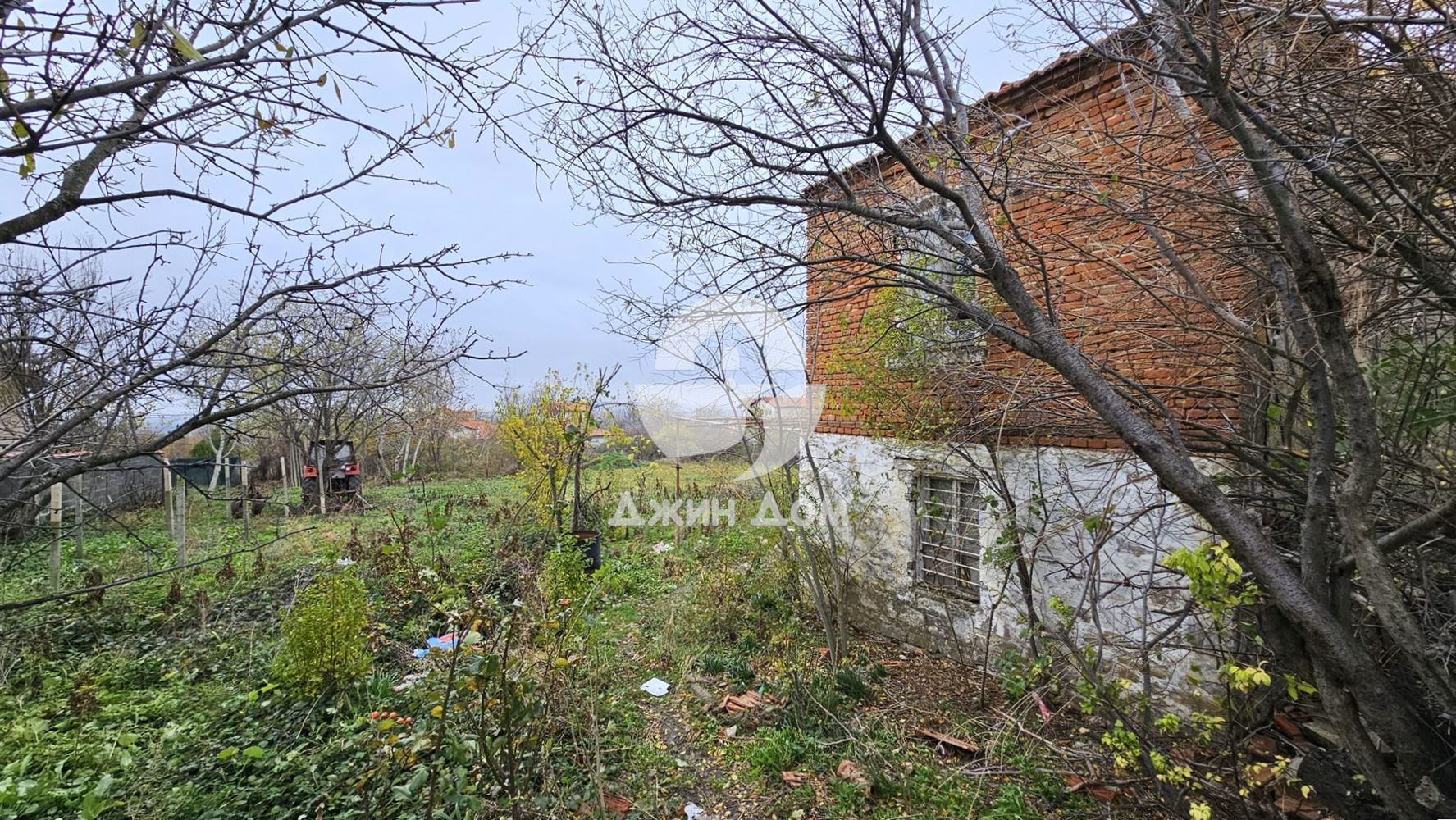 Урегулиран поземлен имот с постройка в с. Кошарица - 0