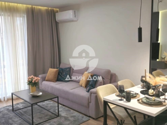 Просторен стилен двустаен апартамент в Емилия Романа-Верде, Сл. бряг - 0