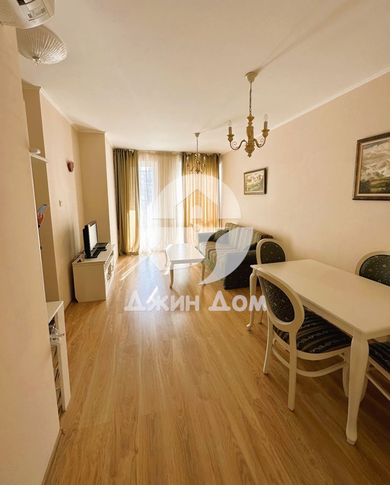 Просторен двустаен апартамент в к-с „Изида Палас“, к.к. Слънчев бряг - 0