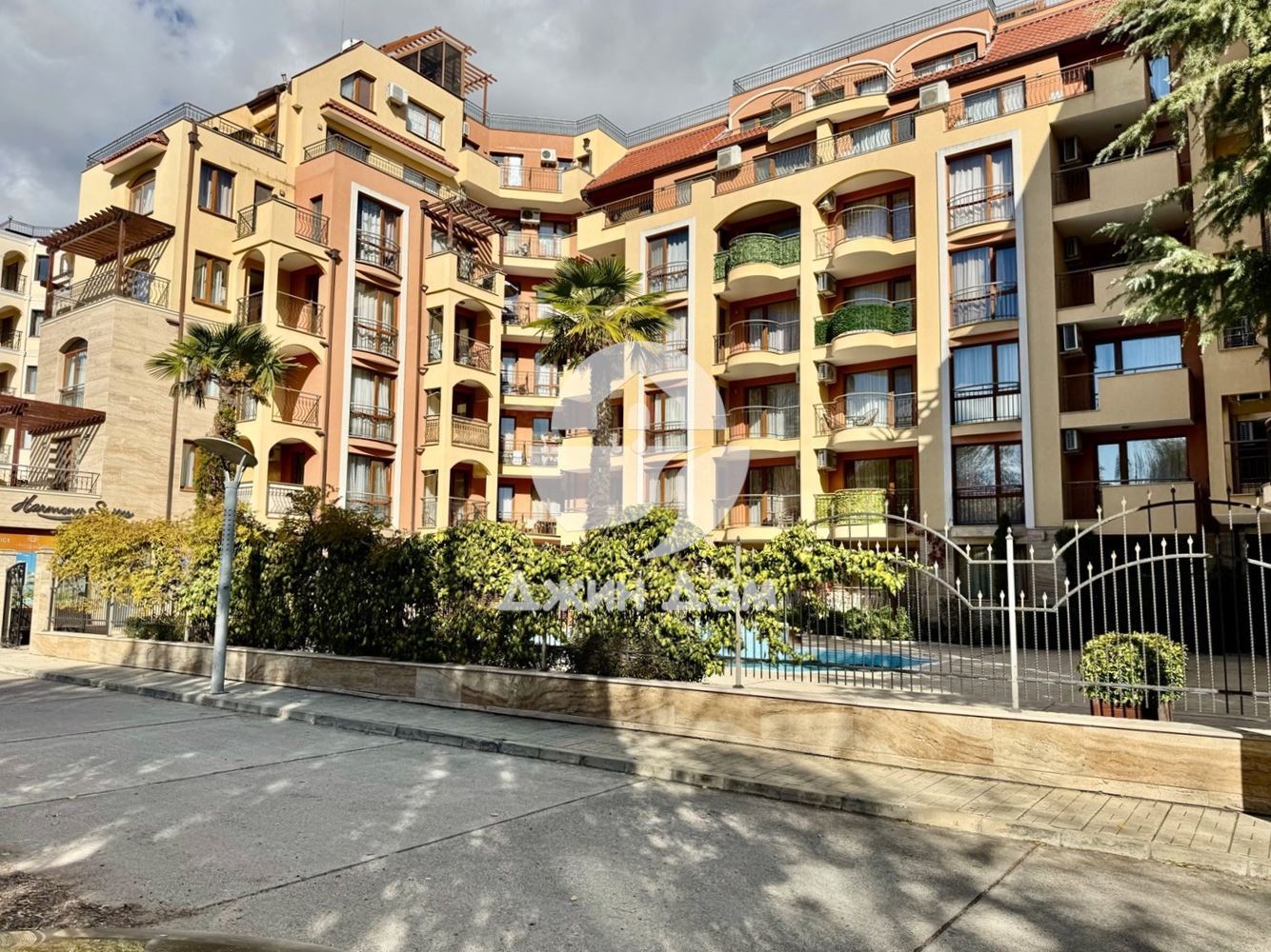 Просторен двустаен апартамент в к-с Хармони Сюитс 1, к.к. Слънчев бряг - 0