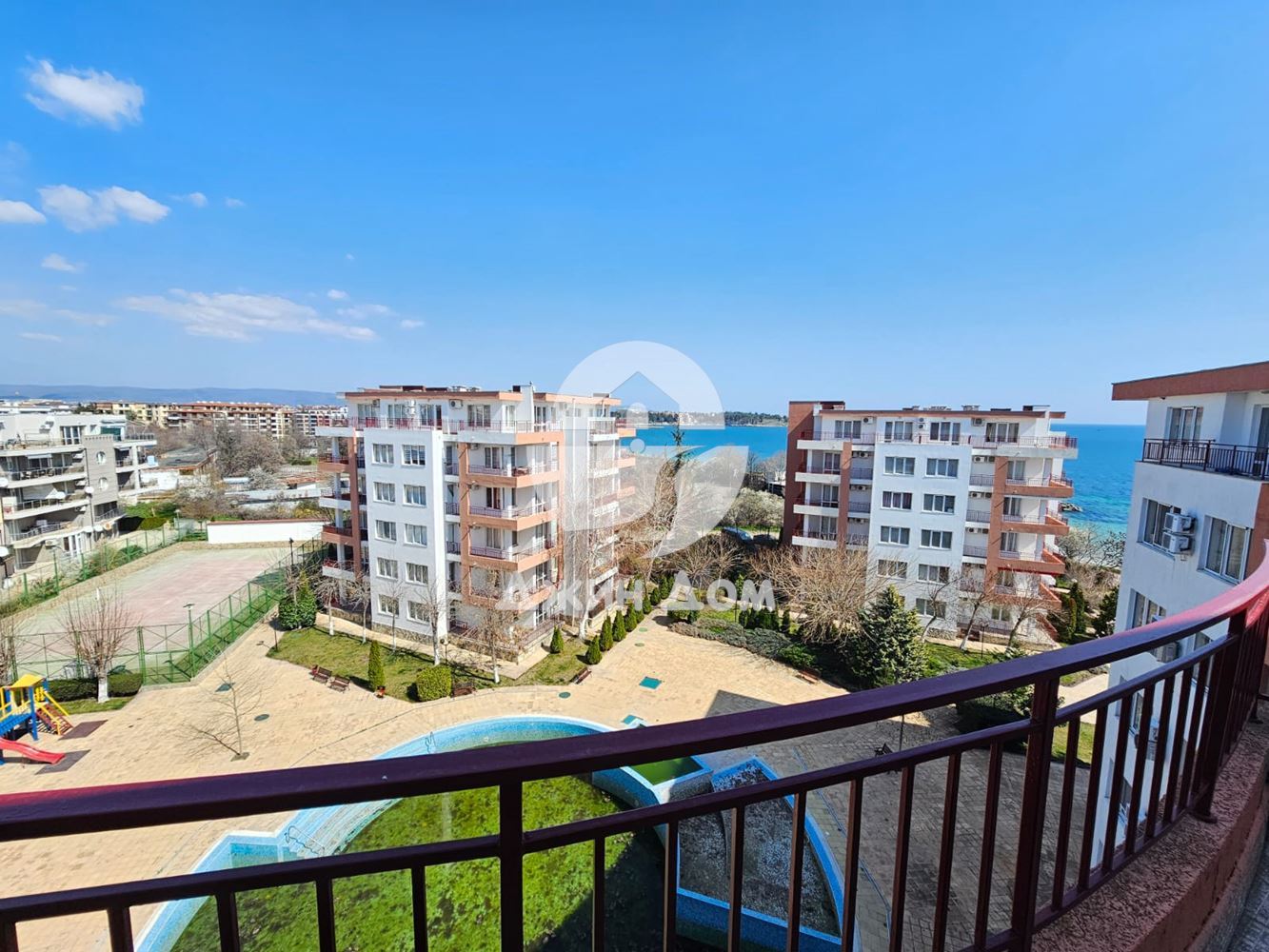 Тристаен апартамент с ГЛЕДКА МОРЕ в к-с „Ривиера Форт Бийч”, с. Равда - 0