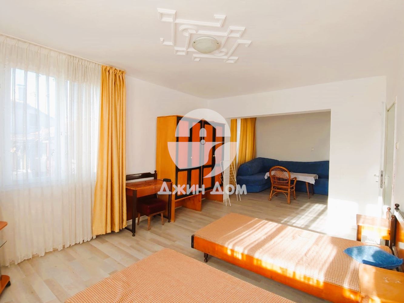 Просторна обзаведена двуетажна къща в с. Кошарица - 0