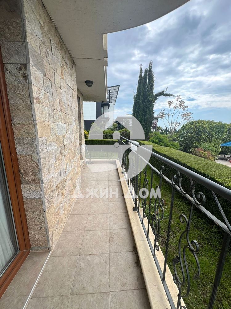 Тристаен апартамент с ГЛЕДКА МОРЕ в к-с „Роял Бей“, гр. Свети Влас - 0