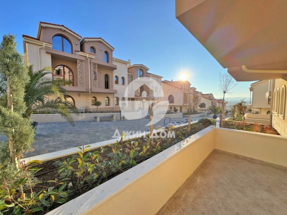 Просторен двустаен апартамент в к-с „Гранд Вилидж“, с. Кошарица - 0