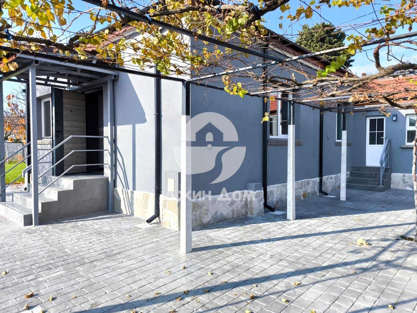 Едноетажна къща с двор в с. Гюльовца, обл. Бургас - 0