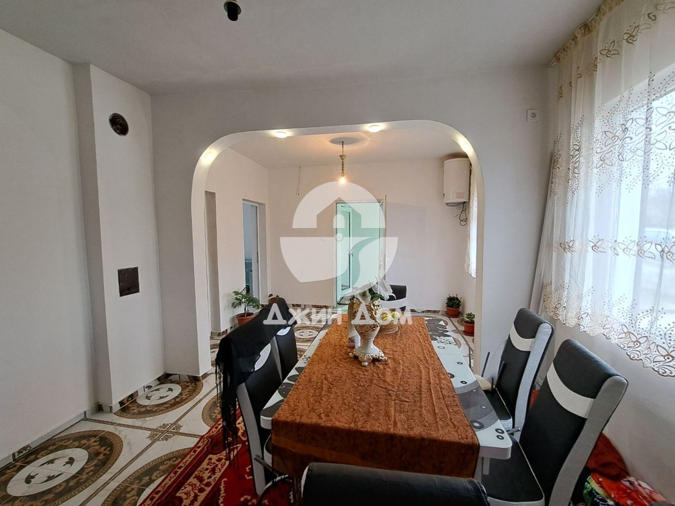 Едноетажна къща с двор в с. Черноград - 0