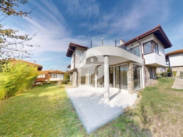 Просторна двуетажна къща в к-с „Бей Вю Вилас“, с. Кошарица - 0