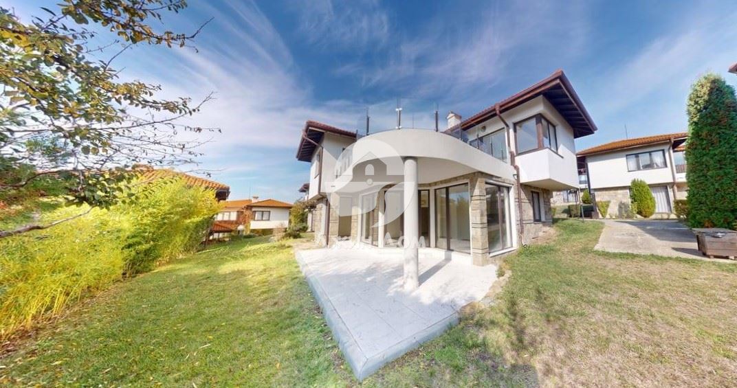 Просторна двуетажна къща в к-с „Бей Вю Вилас“, с. Кошарица - 0