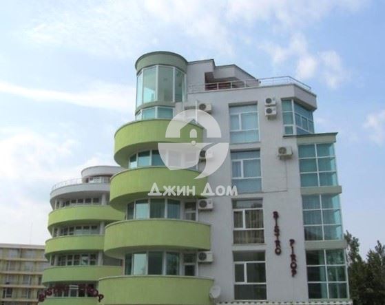 Тристаен апартамент с ПАРКОМЯСТО в к-с „Пироп Сити“, к.к. Слънчев бряг - 0