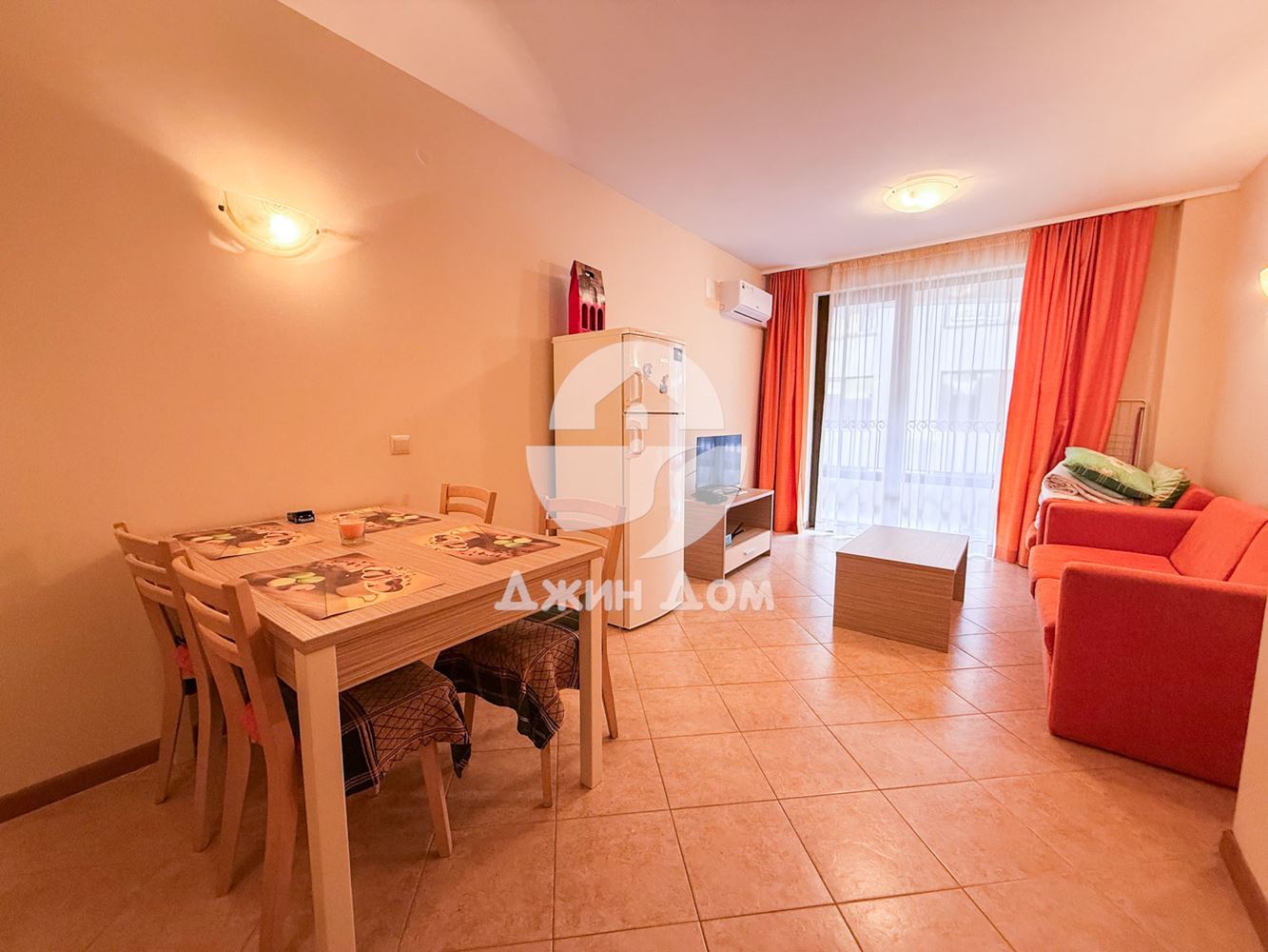 Просторен двустаен апартамент в к-с „Роял Сън“, к.к. Слънчев бряг - 0