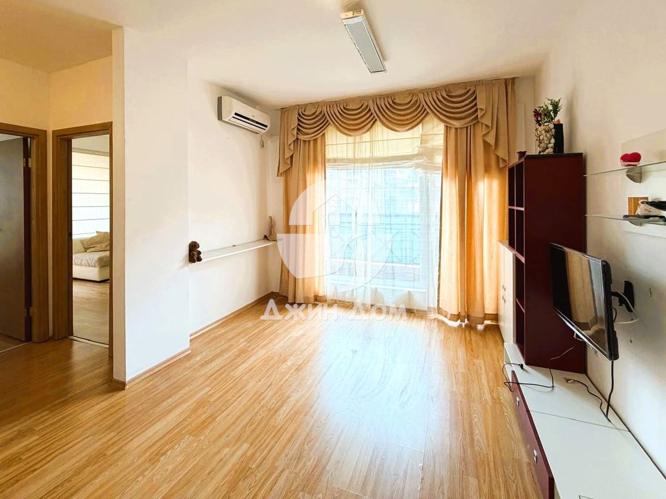 Просторен тристаен апартамент в к-с „Съни Дей 6“, к.к. Слънчев бряг - 0