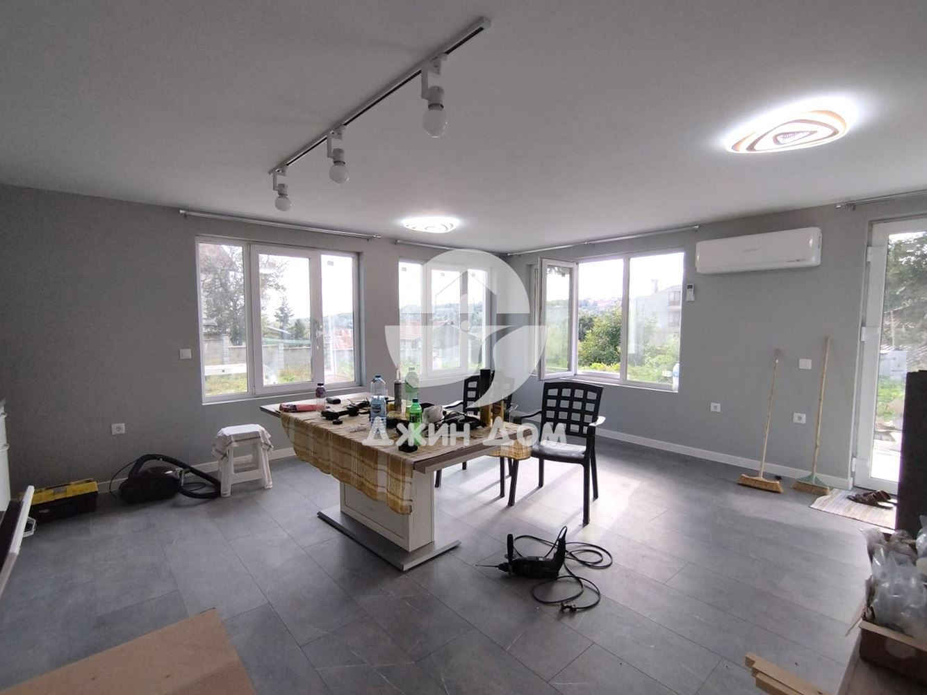 Просторна двуетажна къща в гр. Бяла - 0