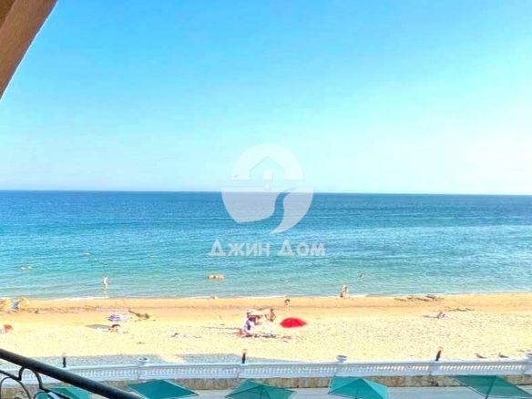 Просторен тристаен апартамент с ПАНОРАМА МОРЕ в Атриум Бийч, Елените - 0