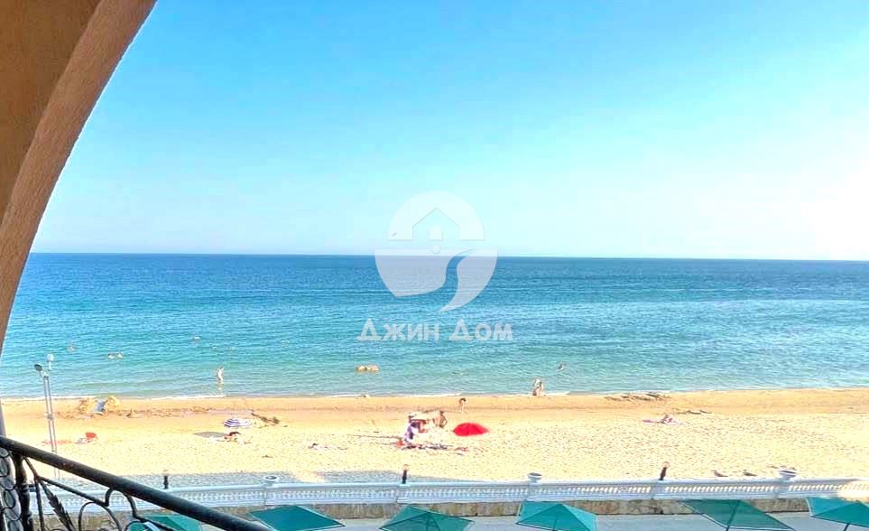 Просторен тристаен апартамент с ПАНОРАМА МОРЕ в Атриум Бийч, Елените - 0