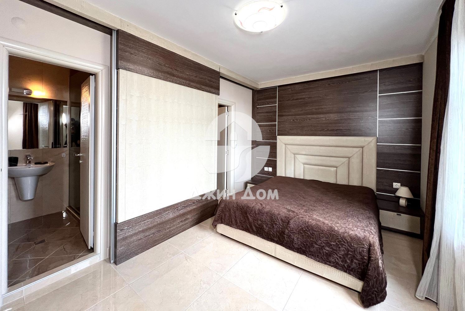 Стилен тристаен апартамент в к-с „Посейдон“, гр. Несебър - 0