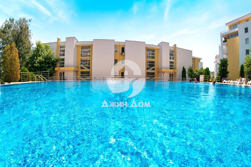 Тристаен апартамент с ГЛЕДКА МОРЕ в Империал Форт Клуб, Свети Влас - 0