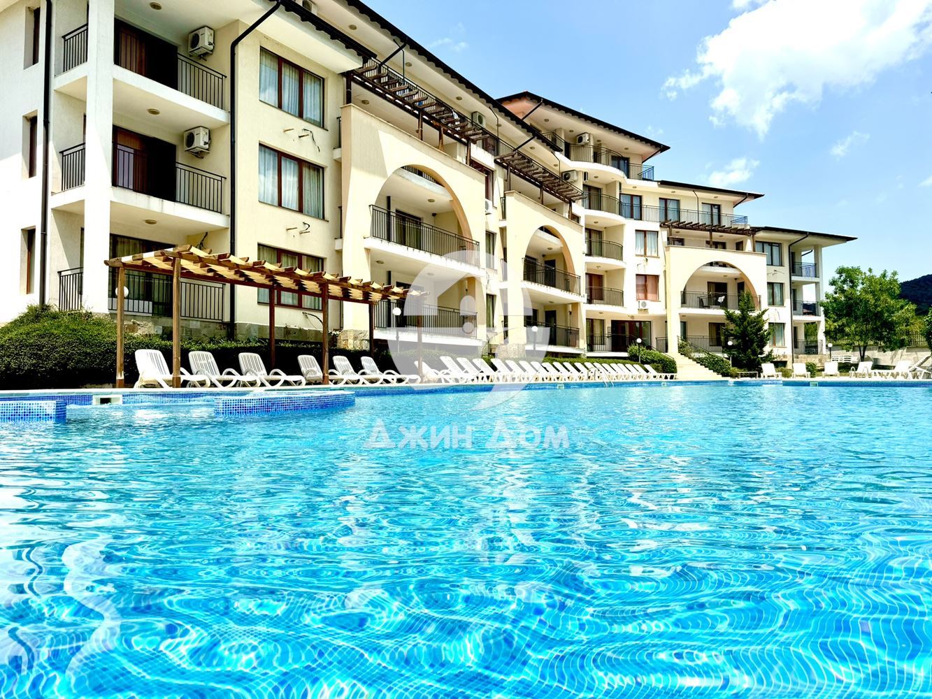 Двустаен апартамент в к-с „Арките“, с. Кошарица - 0