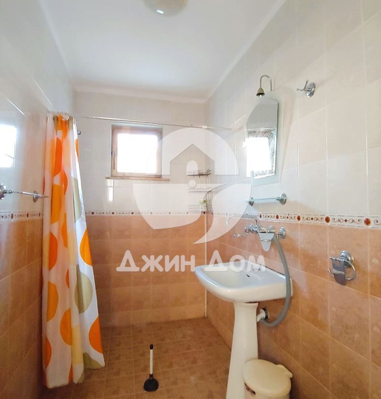 Просторна обзаведена двуетажна къща в с. Кошарица - 0