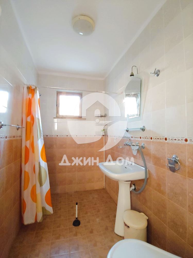 Просторна обзаведена двуетажна къща в с. Кошарица - 0