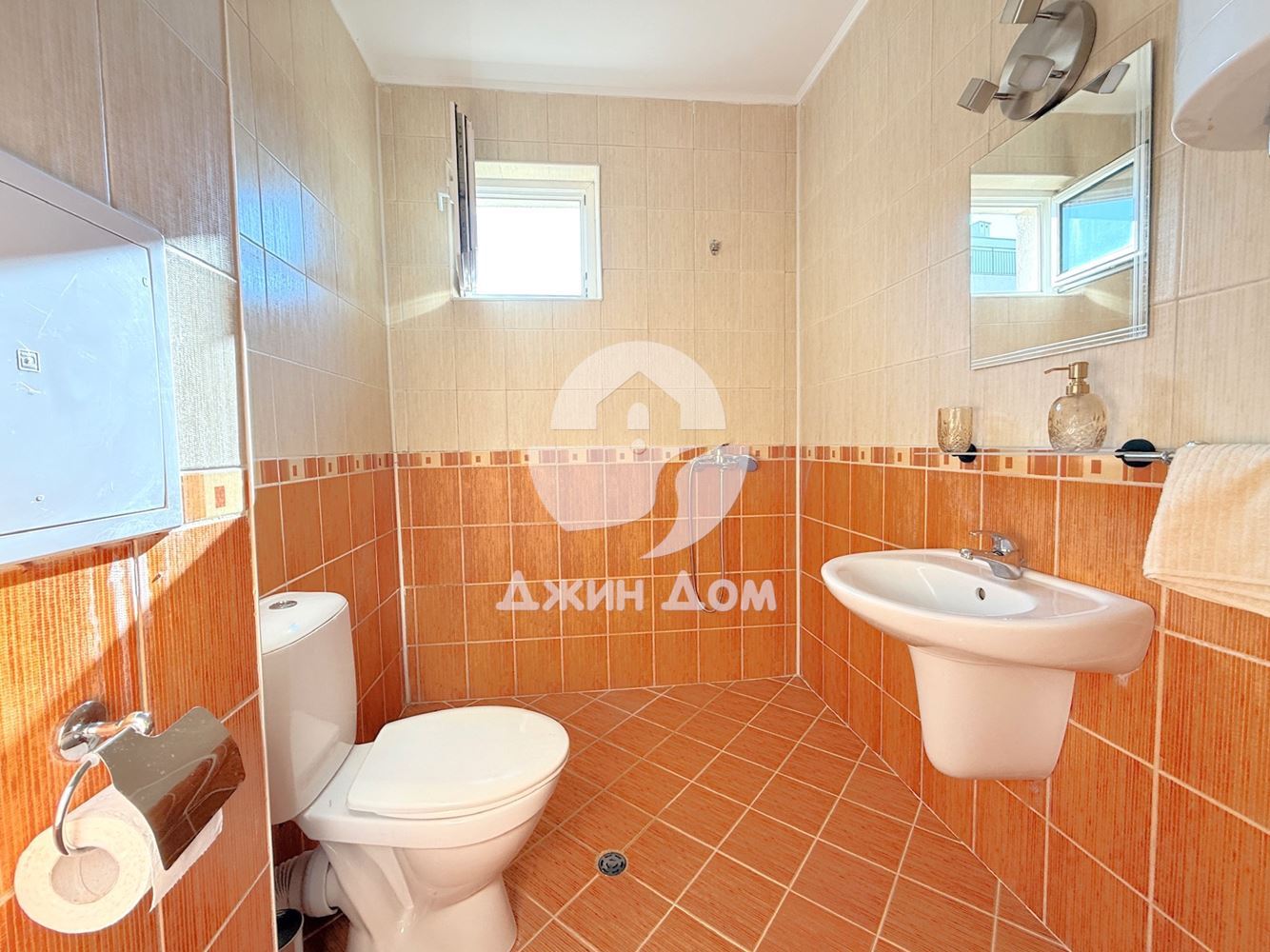 Тристаен апартамент с НИСКА ТАКСА ПОДДРЪЖКА в к.к. Слънчев бряг - 0