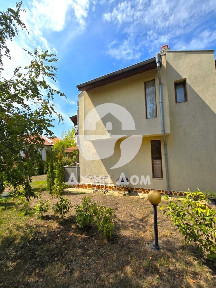 Двуетажна къща с ГЛЕДКА ПЛАНИНА в к-с Алмонд Хил Вилас, с. Кошарица - 0