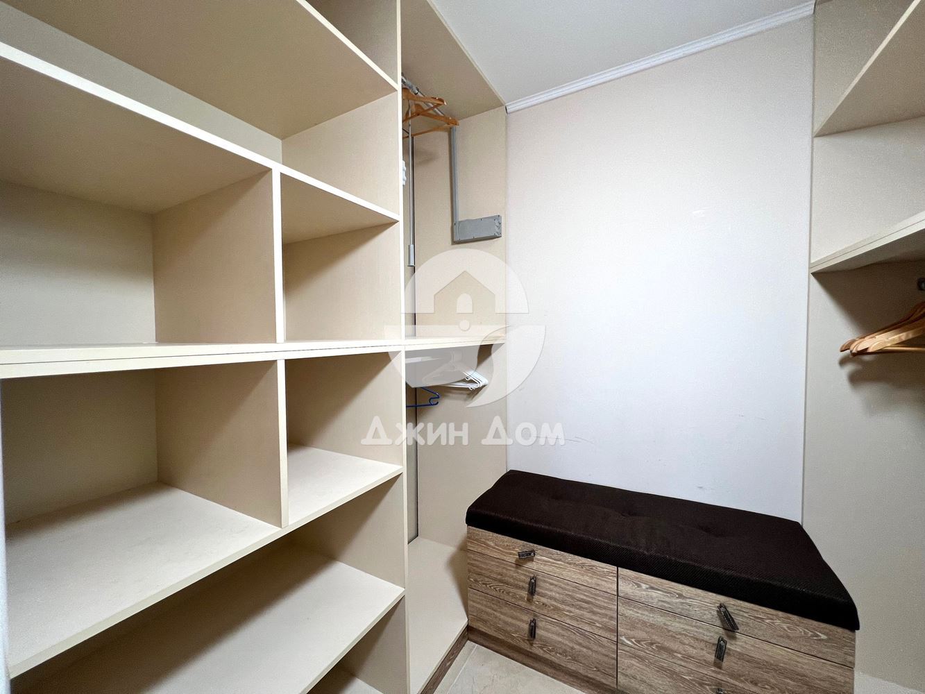 Стилен тристаен апартамент в к-с „Посейдон“, гр. Несебър - 0