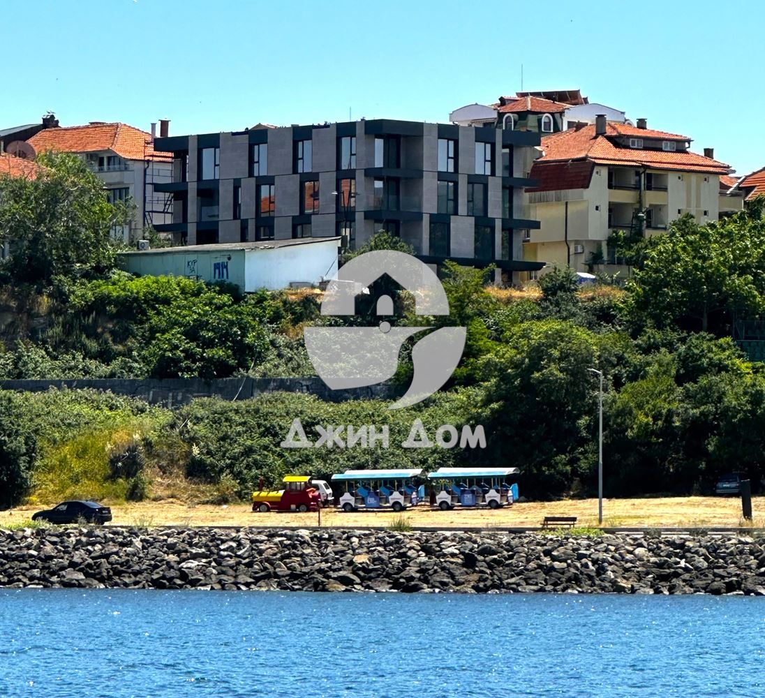 Просторен двустаен апартамент на ПЪРВА ЛИНИЯ МОРЕ в гр. Несебър - 0