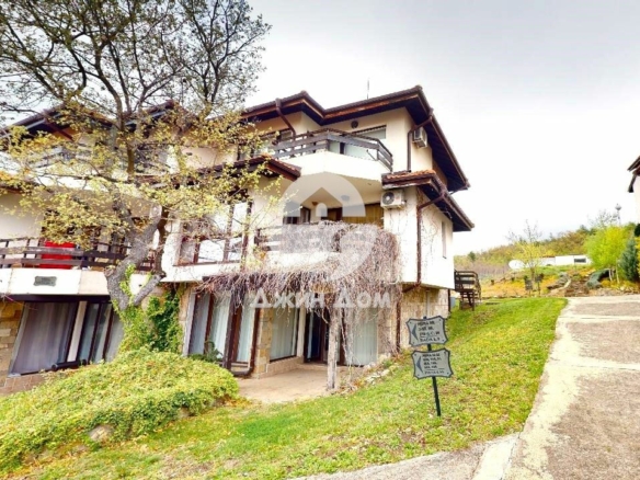 Два просторни обзаведени етажа от къща в Бей Вю Вилас, с. Кошарица - 0