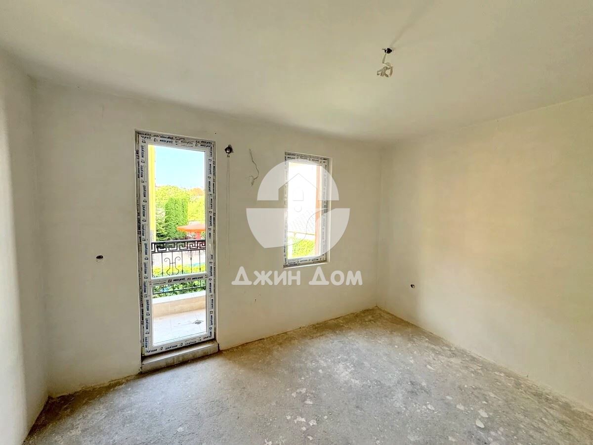 Двустаен апартамент в жилищна сграда БЕЗ ТАКСА, с. Равда - 0