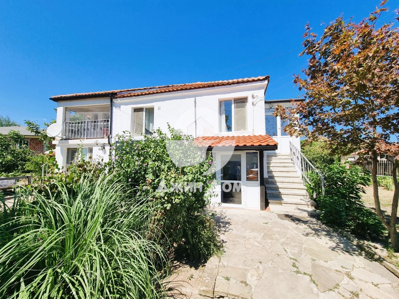 Обзаведена двуетажна къща в с. Просеник - 0