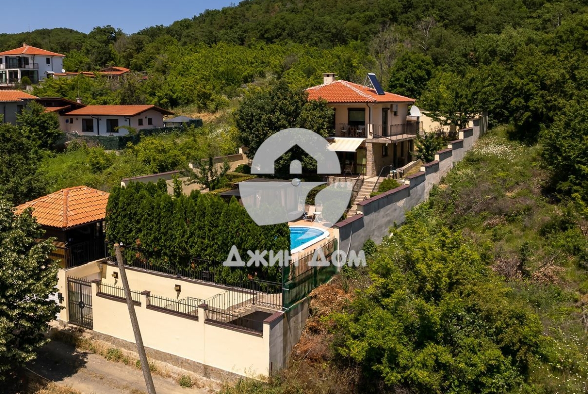 Двуетажна къща с ГЛЕДКА МОРЕ в с. Кошарица - 0