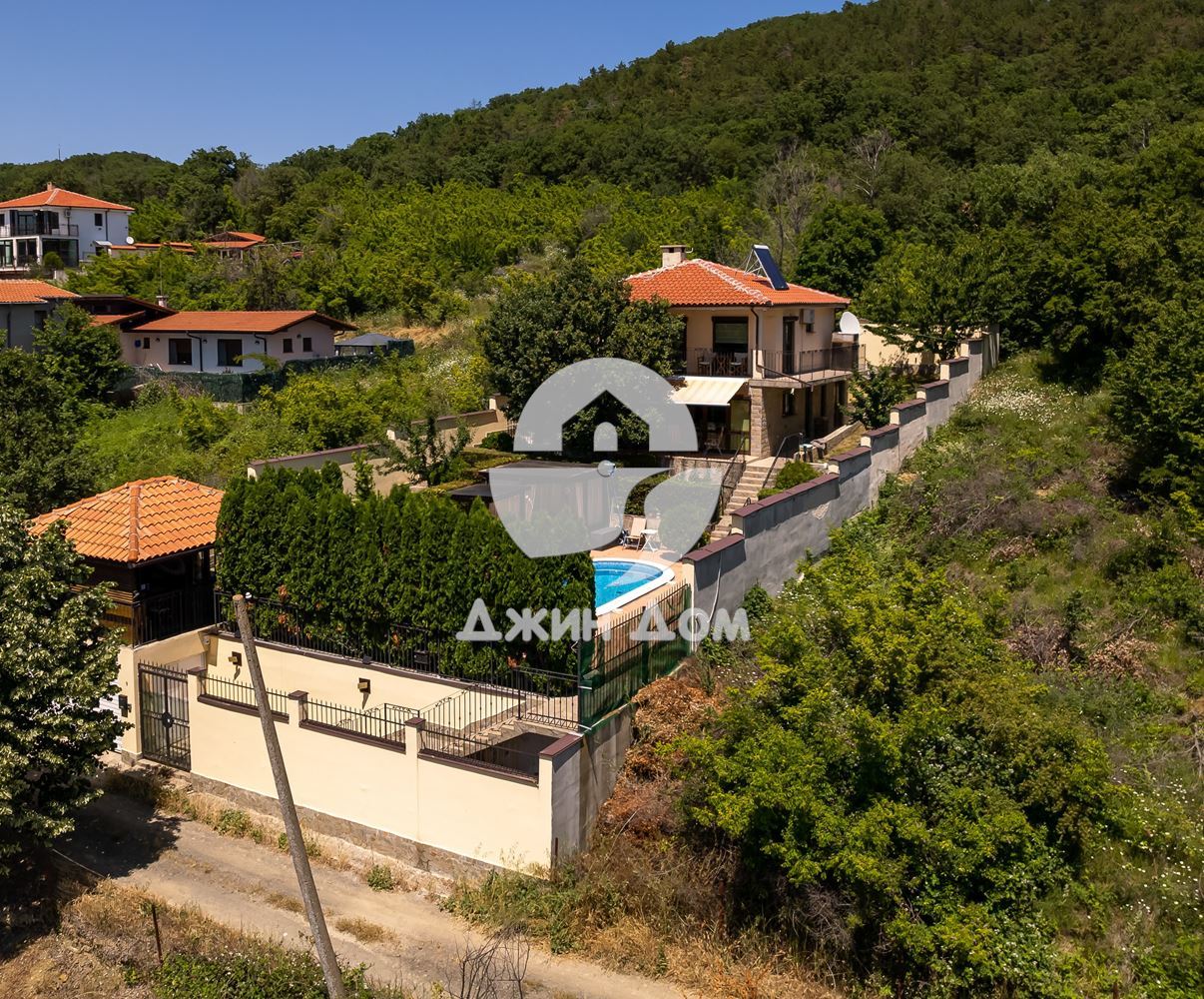 Двуетажна къща с ГЛЕДКА МОРЕ в с. Кошарица - 0