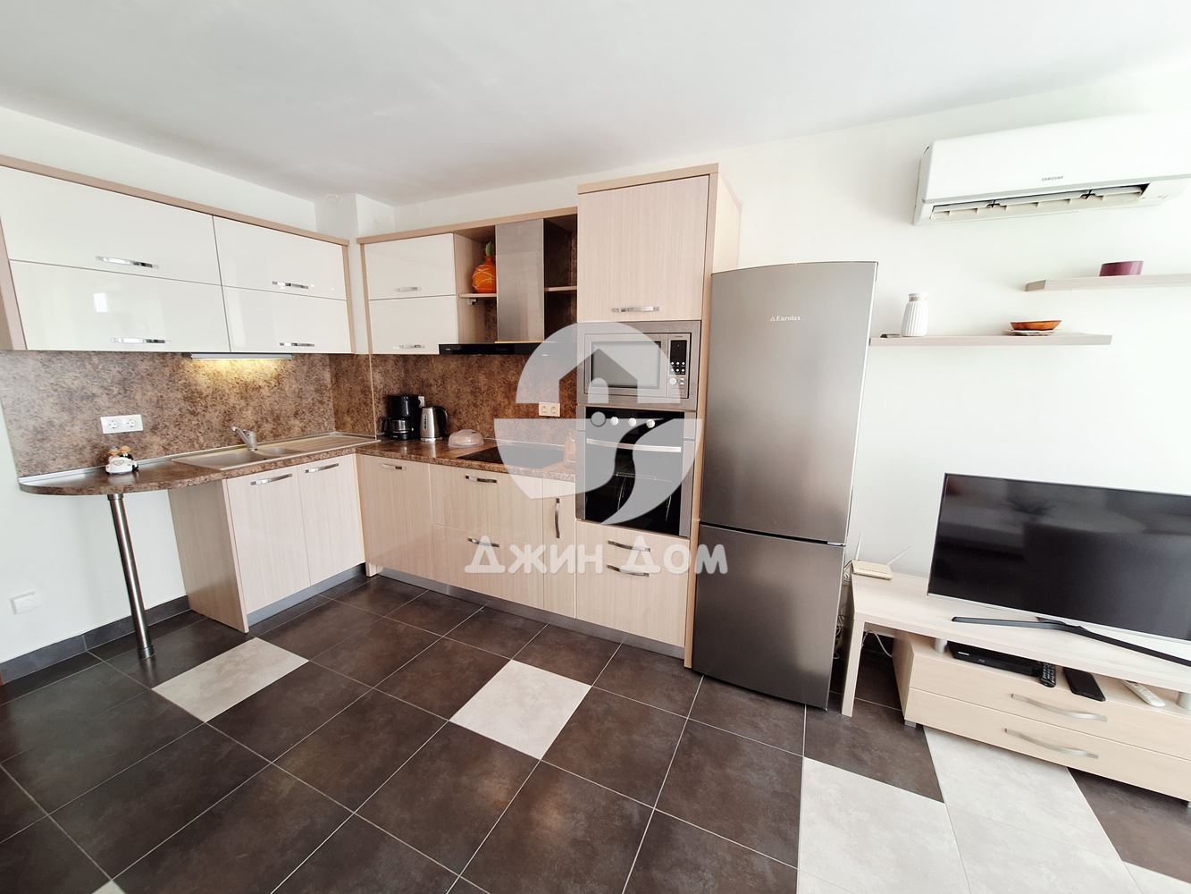 Тристаен апартамент с ГЛЕДКА МОРЕ в к-с Вила Аристо, гр. Свети Влас - 0