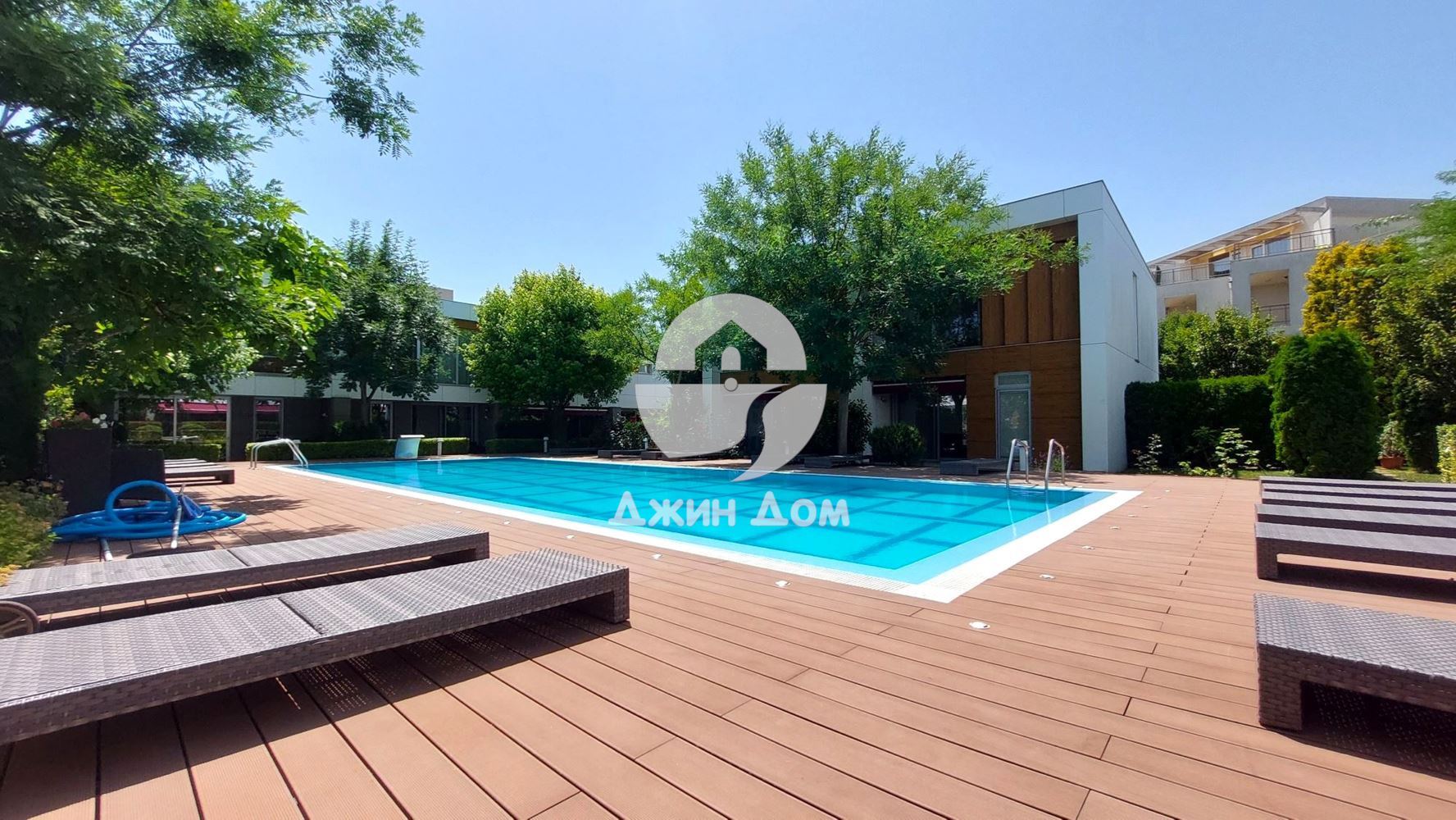 Двуетажна къща с басейн в к-с Атлантис Премиум Хаузес, кв. Сарафово - 0