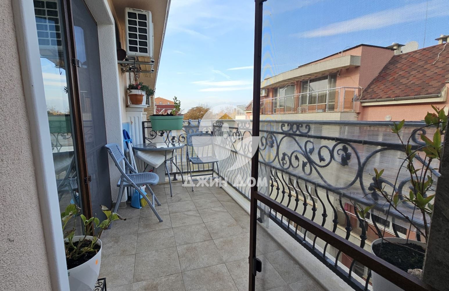 Двустаен апартамент в к-с „Валенсия Гардънс“, гр. Несебър - 0