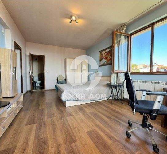 Просторна триетажна къща с ПАНОРАМА МОРЕ в гр. Свети Влас - 0