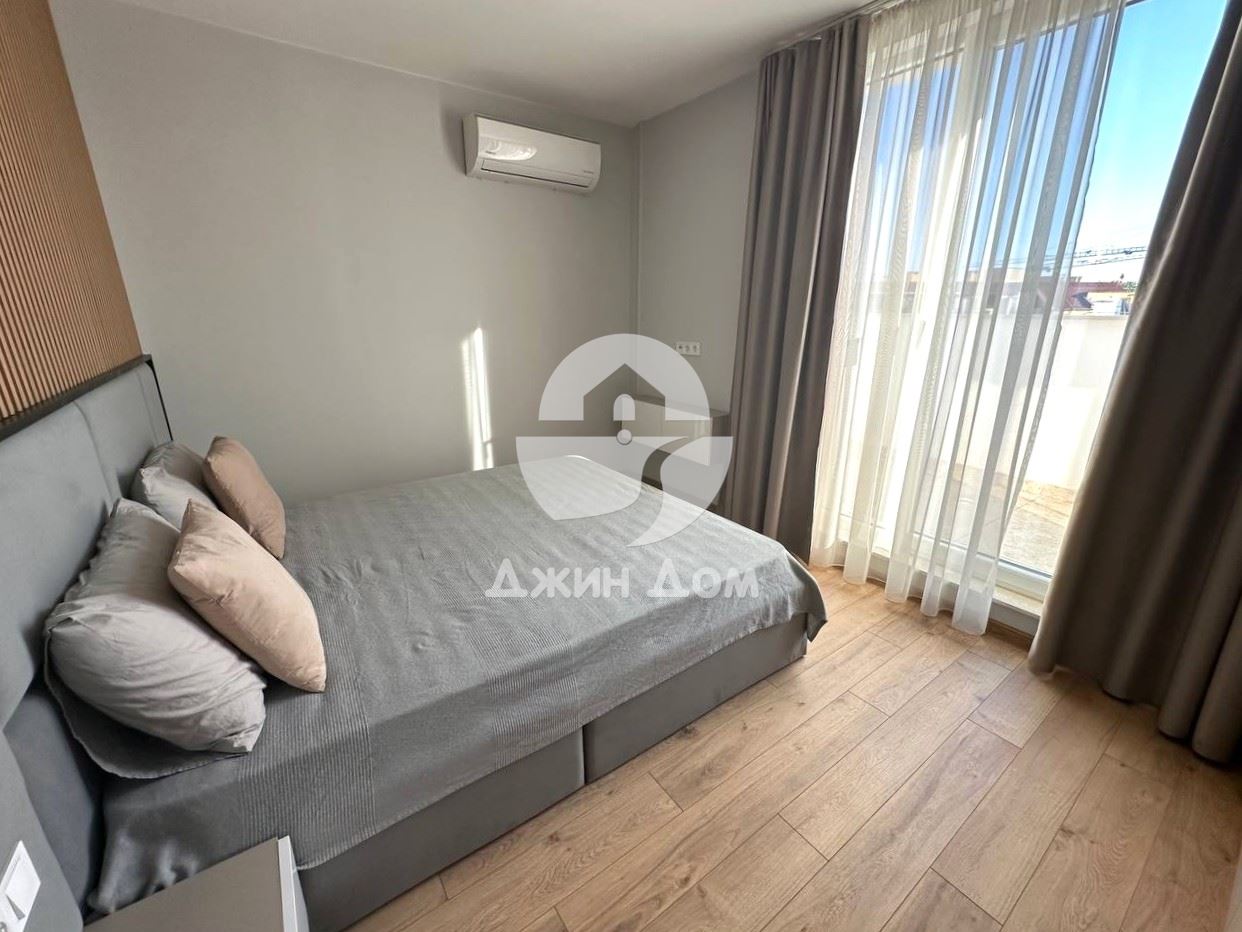 Просторен апартамент в к-с „Емилия Романа Парк“, к.к. Слънчев бряг - 0