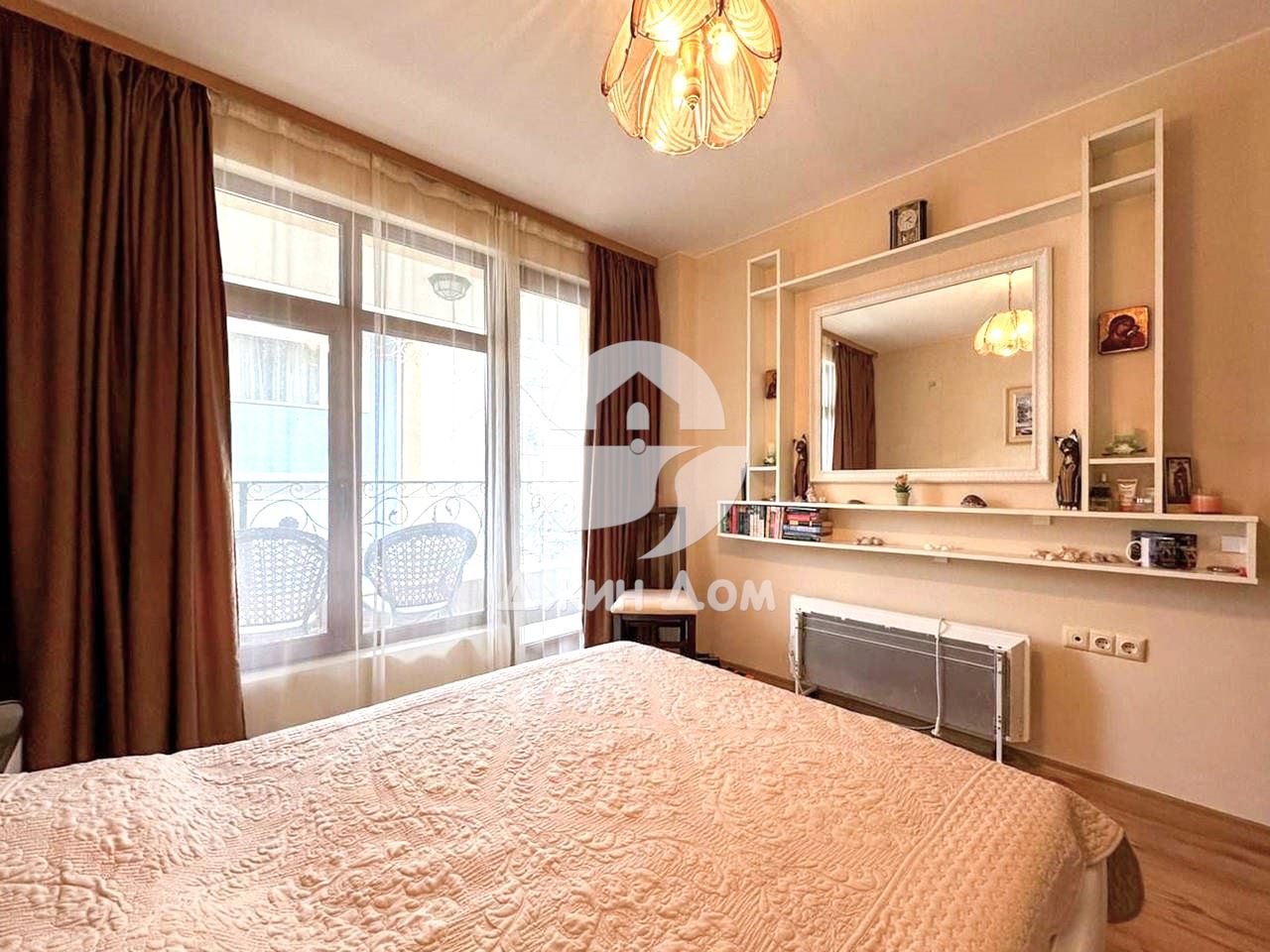 Двустаен апартамент на ПЪРВА ЛИНИЯ МОРЕ в к-с Рич 3, с. Равда - 0