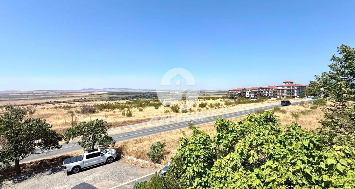 Просторен стилен двустаен апартамент в к-с „Арките“, с. Кошарица - 0