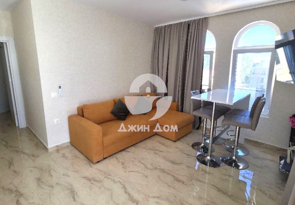 Просторен тристаен апартамент в к-с „Афродита Грийн“, Слънчев бряг - 0