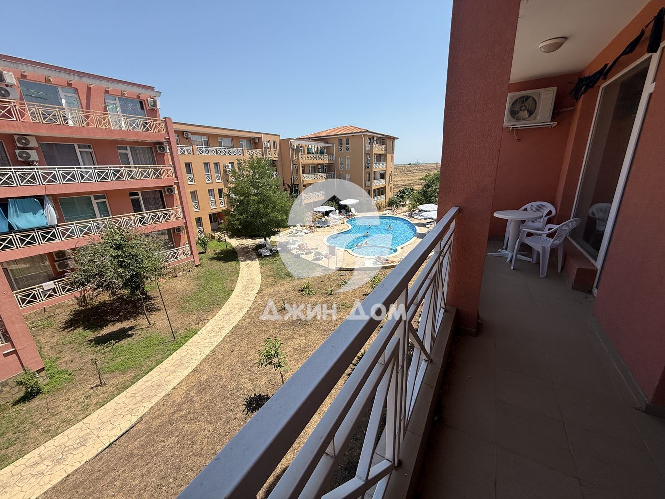 Просторен двустаен апартамент в к-с „Съни Дей 6“, к.к. Слънчев бряг - 0