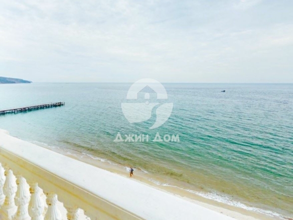 Просторен тристаен апартамент с ПАНОРАМА МОРЕ в Атриум Бийч, Елените - 0