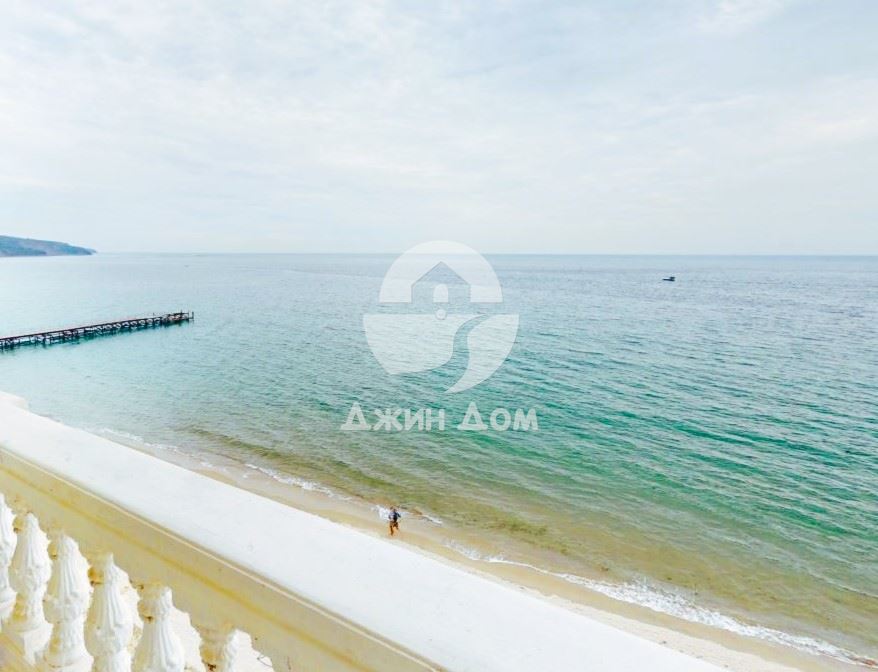 Просторен тристаен апартамент с ПАНОРАМА МОРЕ в Атриум Бийч, Елените - 0