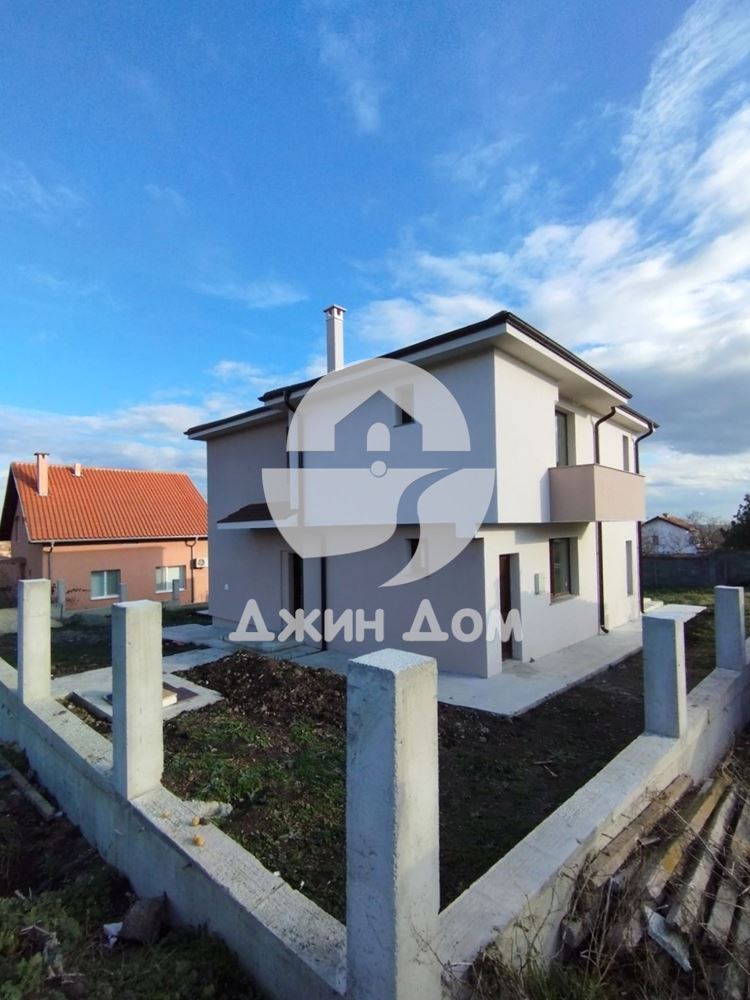 Двуетажна къща с двор и ГЛЕДКА МОРЕ в с. Лъка - 0