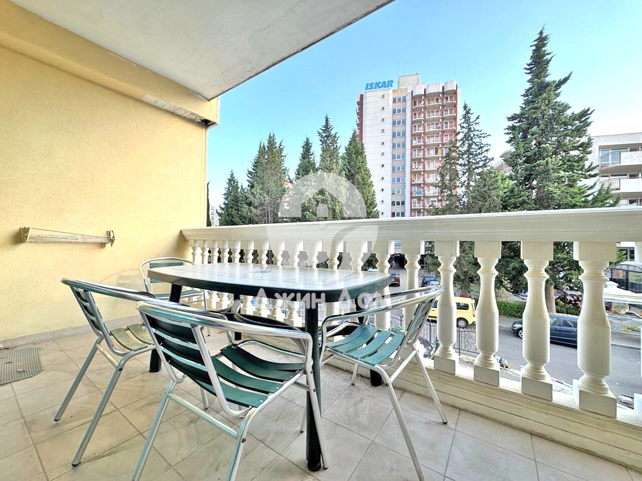 Едостаен апартамент с НИСКА ТАКСА ПОДДРЪЖКА в к-с „Планета“, Сл. бряг - 0