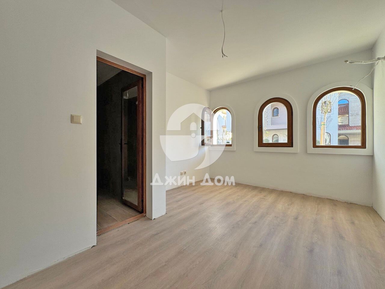 Просторен двустаен апартамент в к-с „Гранд Вилидж“, с. Кошарица - 0