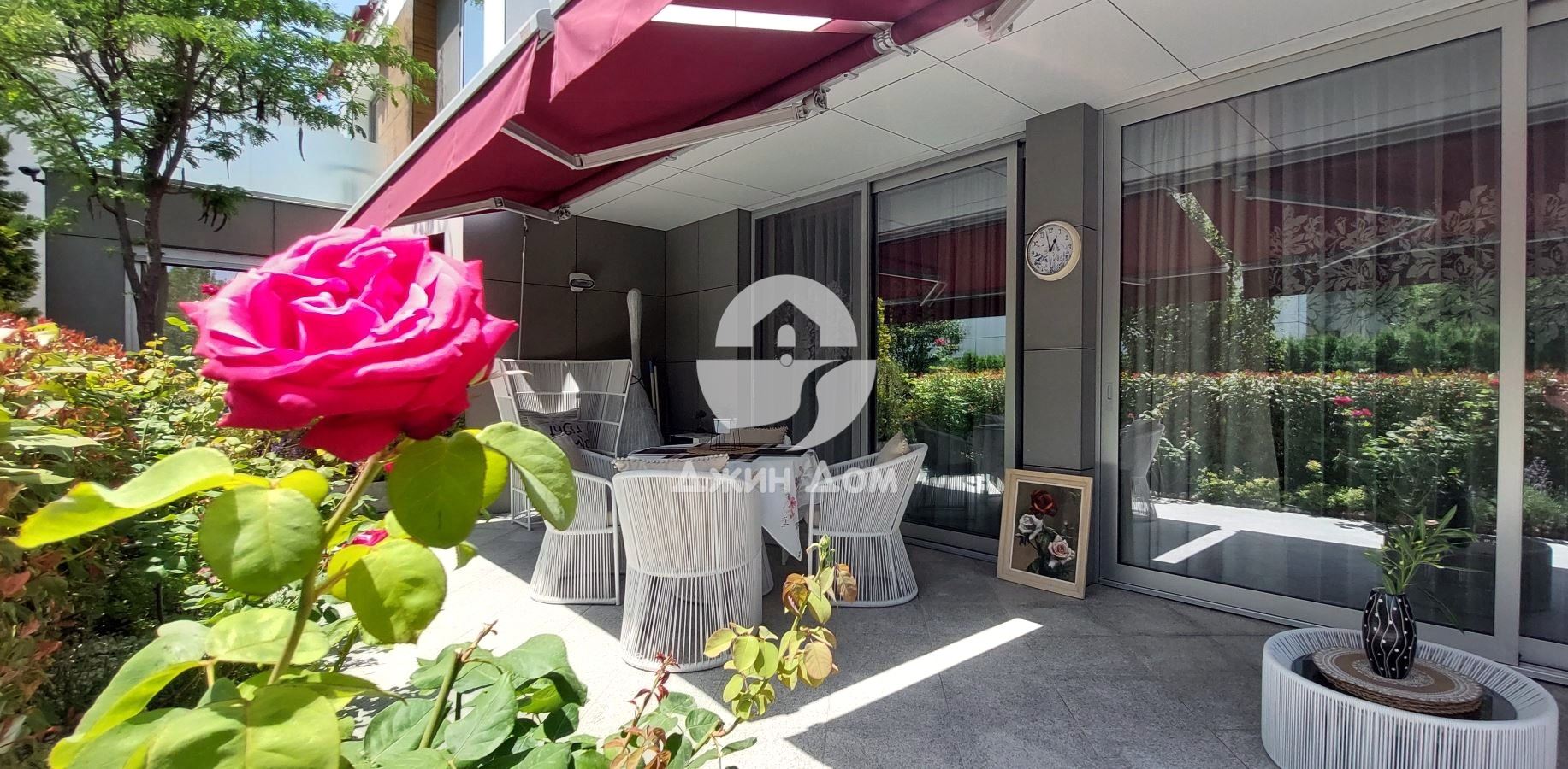 Двуетажна къща с басейн в к-с Атлантис Премиум Хаузес, кв. Сарафово - 0