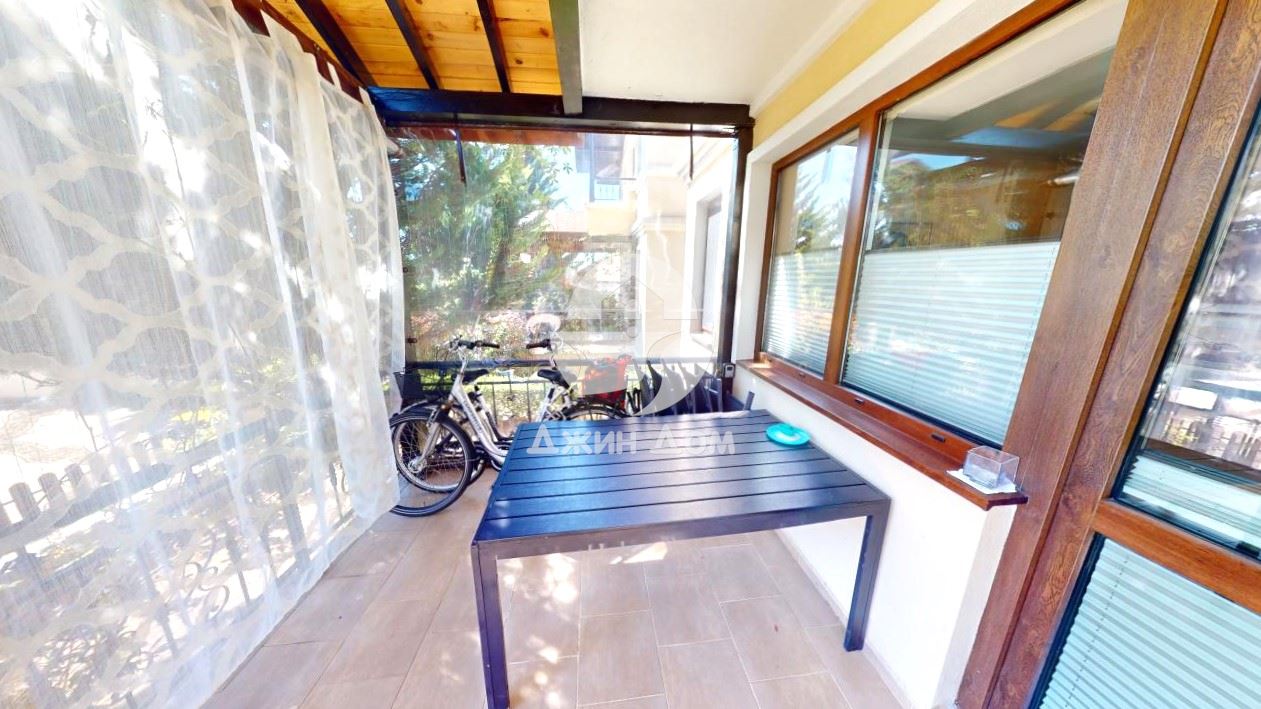 Обзаведена триетажна къща в к-с Свети Георги, с. Кошарица - 0